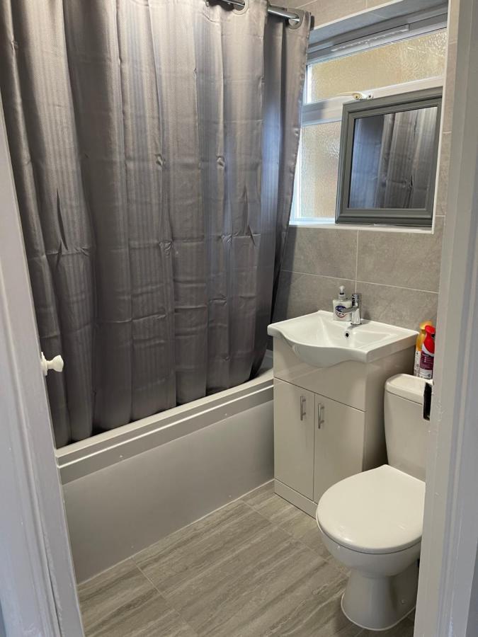Entire Lovely 2 Bedroom With Private Garden & Free Street Parking Apartament