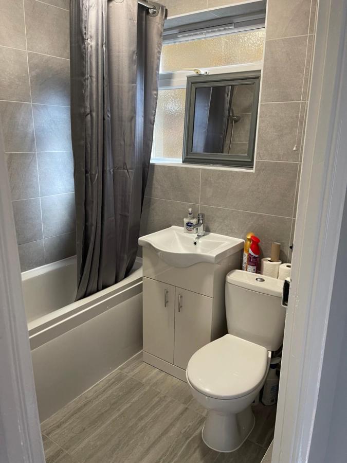 Entire Lovely 2 Bedroom With Private Garden & Free Street Parking Londra