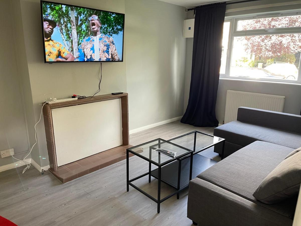 Apartament Entire Lovely 2 Bedroom With Private Garden & Free Street Parking Londra