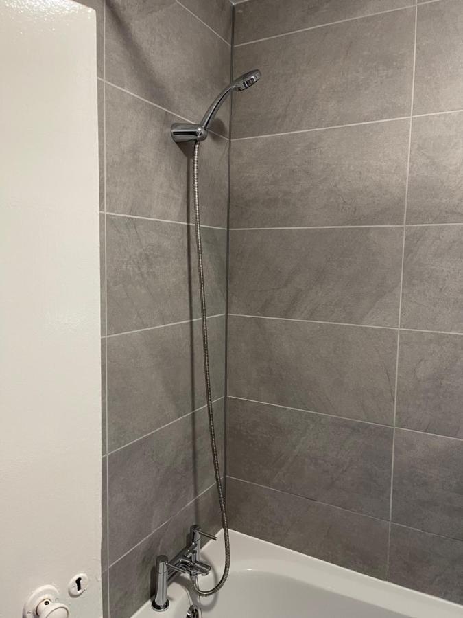 Apartament Entire Lovely 2 Bedroom With Private Garden & Free Street Parking