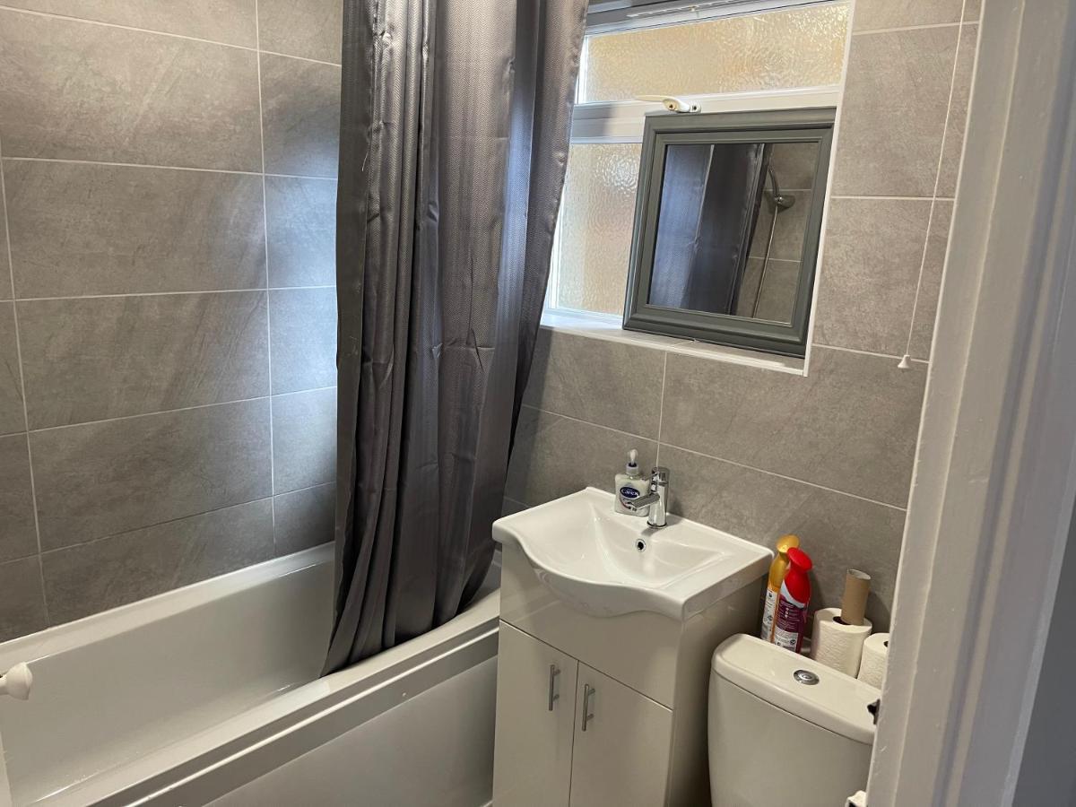 Entire Lovely 2 Bedroom With Private Garden & Free Street Parking Apartament *