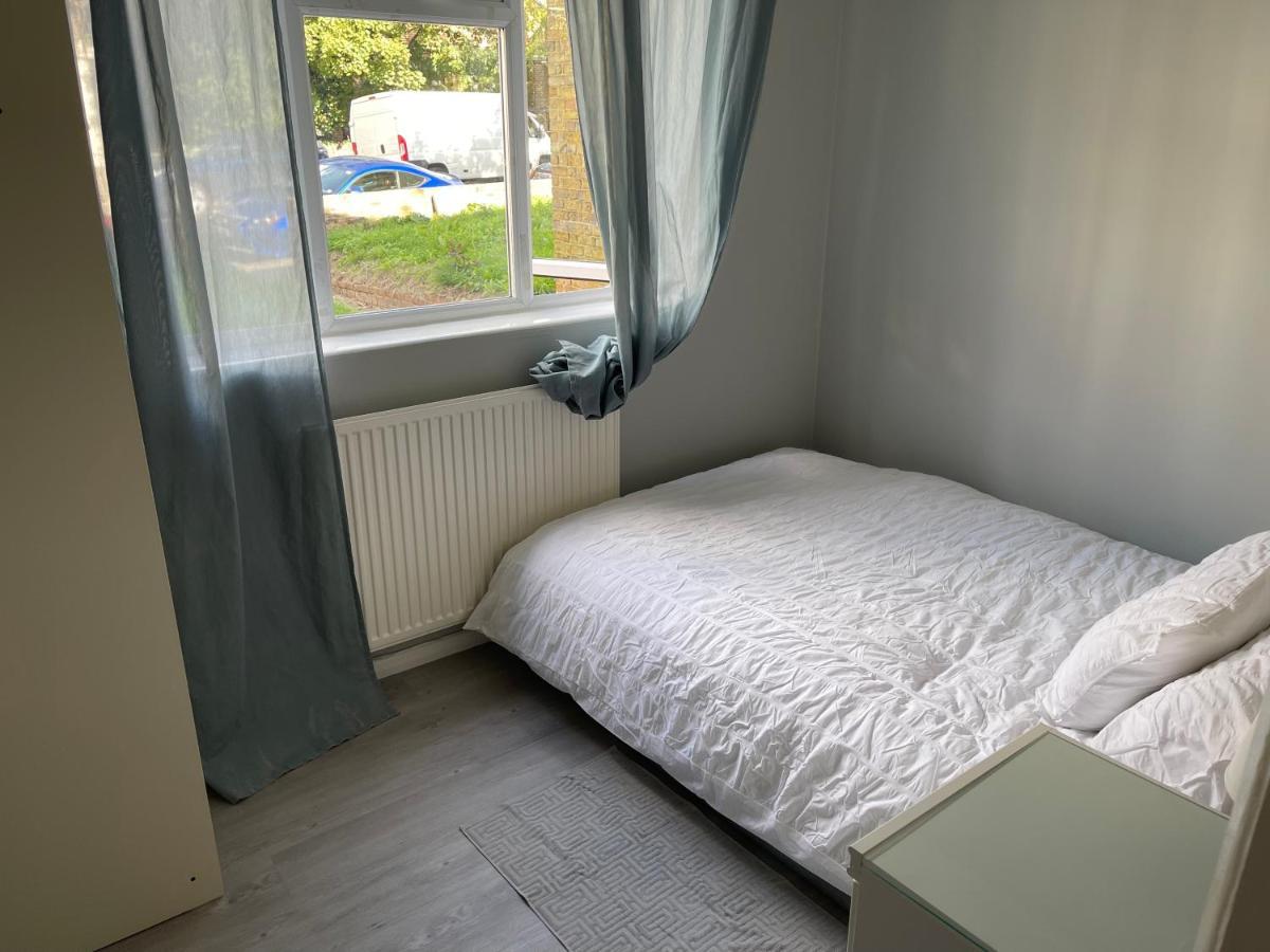 Apartament Entire Lovely 2 Bedroom With Private Garden & Free Street Parking