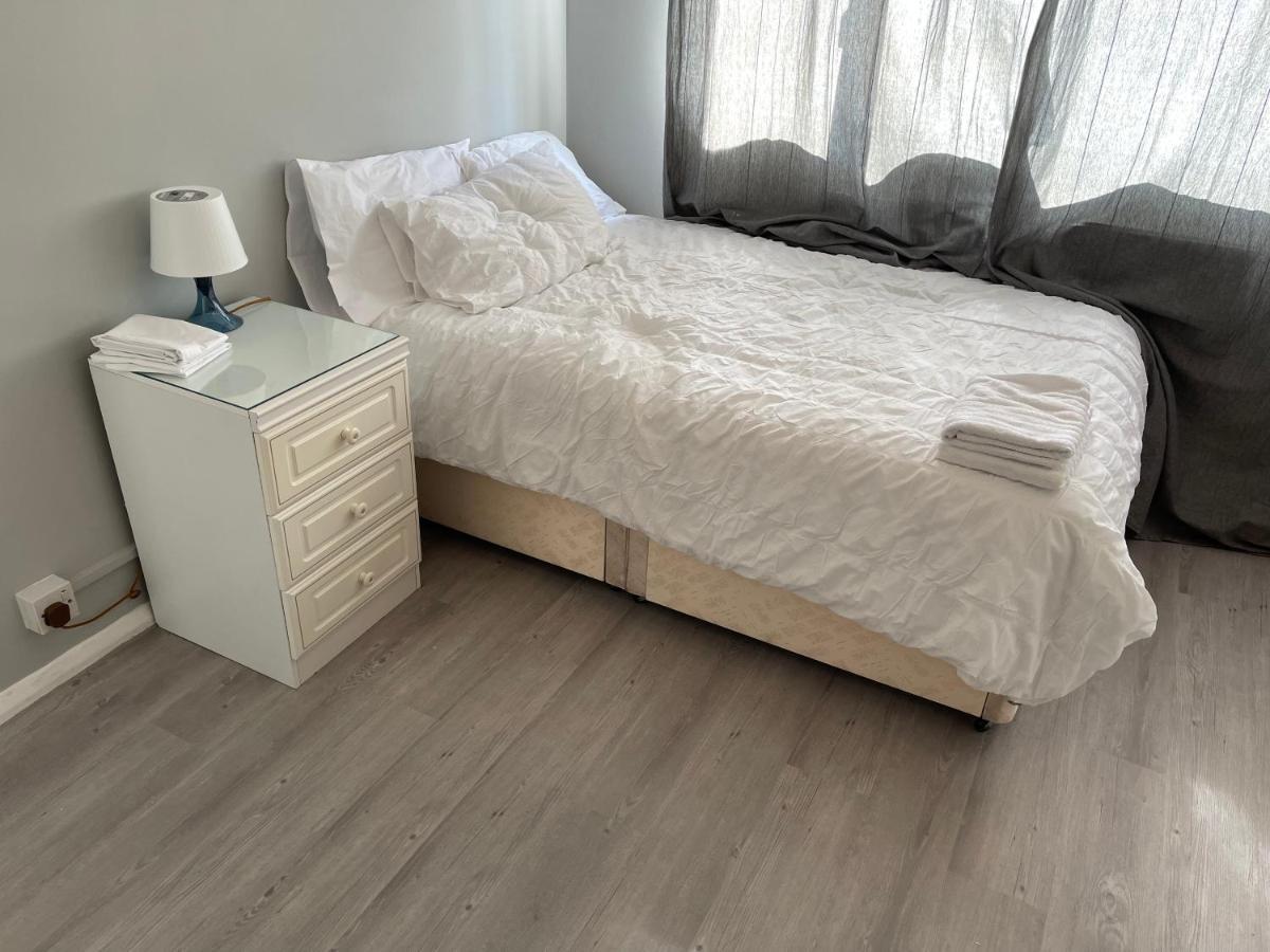 Apartament Entire Lovely 2 Bedroom With Private Garden & Free Street Parking