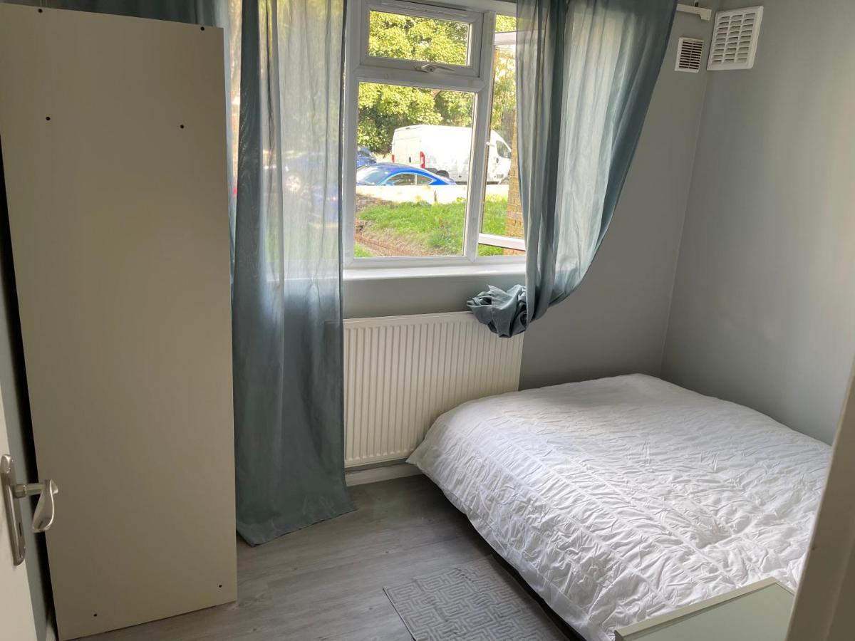 Entire Lovely 2 Bedroom With Private Garden & Free Street Parking Apartament Londra